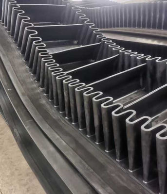 কেনা Black Corrugated Sidewall Conveyor Belt for Large Inclination Transportation online manufacture